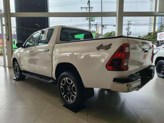 TOYOTA-HILUX-2.8 D-4D TURBO DIESEL CD SRV 4X4 AUTOMÁTICO TOYOTA-HILUX-2026