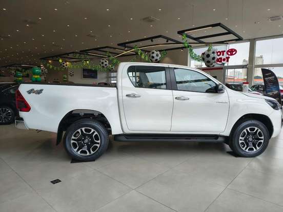 TOYOTA-HILUX-2.8 D-4D TURBO DIESEL CD SRV 4X4 AUTOMÁTICO TOYOTA-HILUX-2026