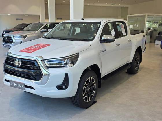 TOYOTA HILUX 2.8 D-4D TURBO DIESEL CD SRX 4X4 AUTOMÁTICO