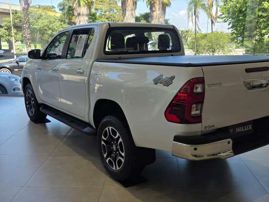 TOYOTA-HILUX-2026