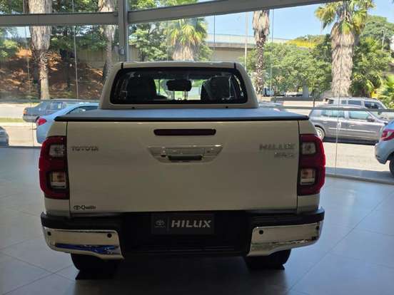 TOYOTA-HILUX-2.8 D-4D TURBO DIESEL CD SRX 4X4 AUTOMÁTICO TOYOTA-HILUX-2026
