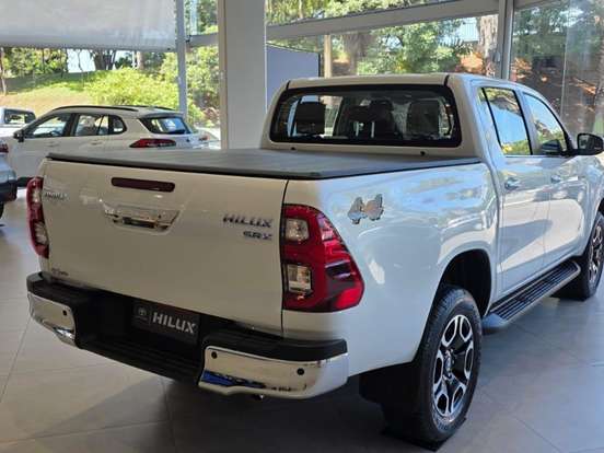 TOYOTA-HILUX-2.8 D-4D TURBO DIESEL CD SRX 4X4 AUTOMÁTICO TOYOTA-HILUX-2026
