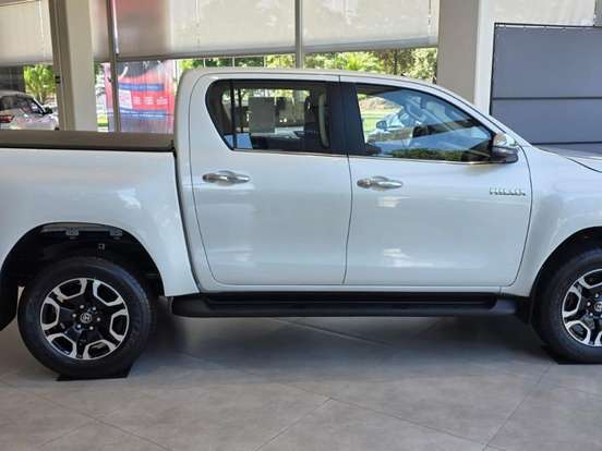 TOYOTA-HILUX-2.8 D-4D TURBO DIESEL CD SRX 4X4 AUTOMÁTICO TOYOTA-HILUX-2026
