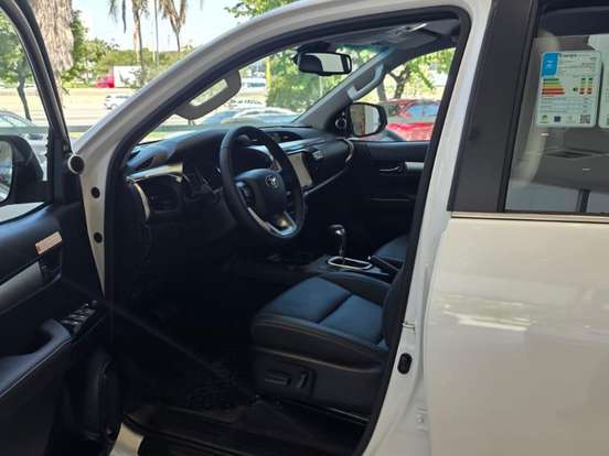 TOYOTA-HILUX-2026