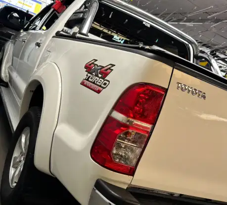 TOYOTA-HILUX-3.0 SR 4X4 CD 16V TURBO INTERCOOLER DIESEL 4P AUTOMÁTICO TOYOTA-HILUX-2013