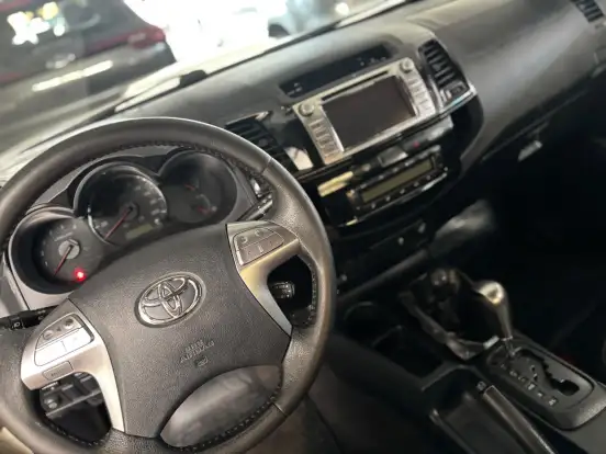 TOYOTA-HILUX-3.0 SR 4X4 CD 16V TURBO INTERCOOLER DIESEL 4P AUTOMÁTICO TOYOTA-HILUX-2013
