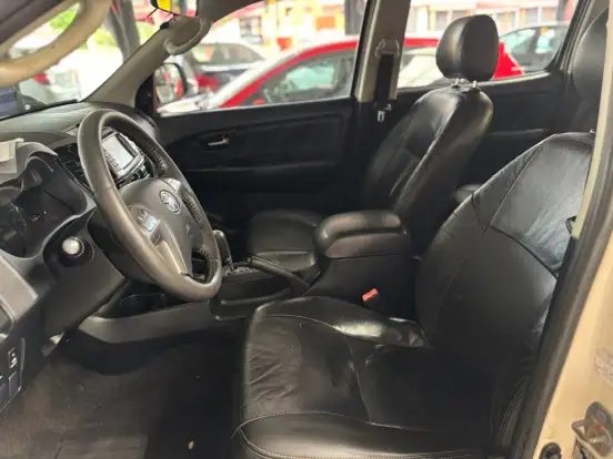 TOYOTA-HILUX-2013