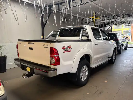 TOYOTA-HILUX-3.0 SR 4X4 CD 16V TURBO INTERCOOLER DIESEL 4P AUTOMÁTICO TOYOTA-HILUX-2013