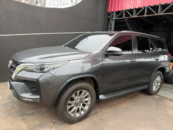 TOYOTA HILUX SW4 2.7 VVT-i FLEX SRV 7L 4X2 AUTOMÁTICO