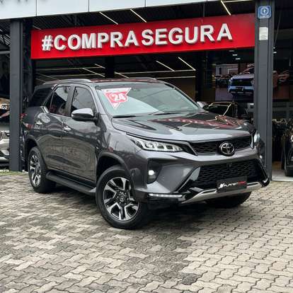 TOYOTA-HILUX SW4-2024
