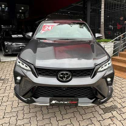TOYOTA-HILUX SW4-2024