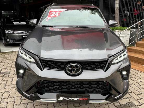 TOYOTA-HILUX SW4-2.8 D-4D TURBO DIESEL DIAMOND 7L 4X4 AUTOMÁTICO TOYOTA-HILUX SW4-2024