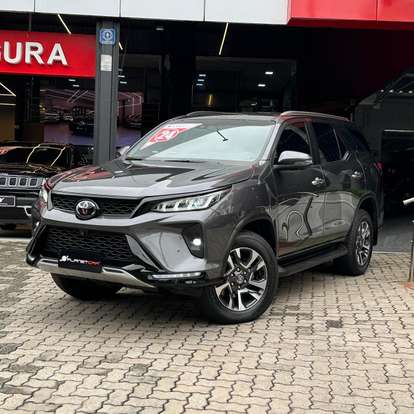 TOYOTA-HILUX SW4-2024