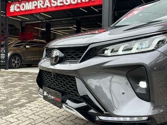 TOYOTA-HILUX SW4-2.8 D-4D TURBO DIESEL DIAMOND 7L 4X4 AUTOMÁTICO TOYOTA-HILUX SW4-2024