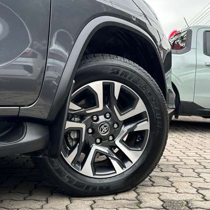 TOYOTA-HILUX SW4-2024