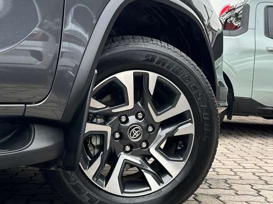 TOYOTA-HILUX SW4-2.8 D-4D TURBO DIESEL DIAMOND 7L 4X4 AUTOMÁTICO TOYOTA-HILUX SW4-2024