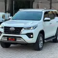 TOYOTA HILUX SW4 2.8 D-4D TURBO DIESEL SRX 7L 4X4 AUTOMÁTICO TOYOTA HILUX SW4 2.8 D-4D TURBO DIESEL SRX 7L 4X4 AUTOMÁTICO