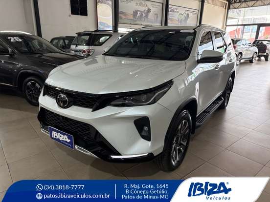 TOYOTA-HILUX SW4-2.8 D-4D TURBO DIESEL SRX PLATINUM 4X4 AUTOMÁTICO TOYOTA-HILUX SW4-2024