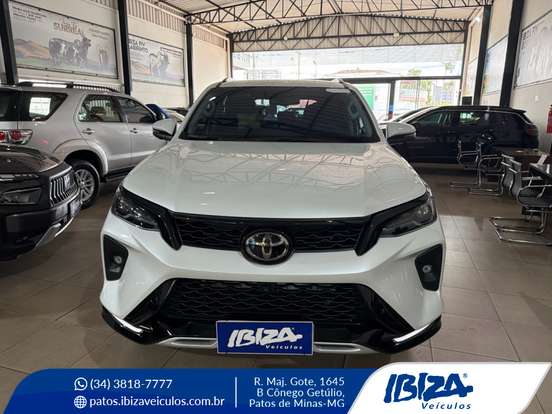 TOYOTA-HILUX SW4-2024