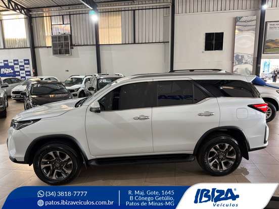 TOYOTA-HILUX SW4-2.8 D-4D TURBO DIESEL SRX PLATINUM 4X4 AUTOMÁTICO TOYOTA-HILUX SW4-2024