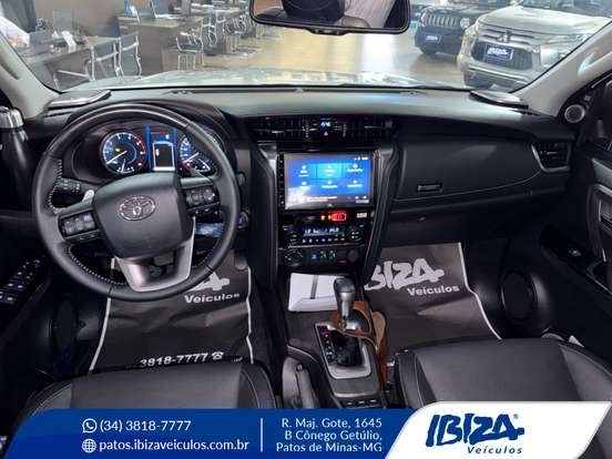 TOYOTA-HILUX SW4-2.8 D-4D TURBO DIESEL SRX PLATINUM 4X4 AUTOMÁTICO TOYOTA-HILUX SW4-2024