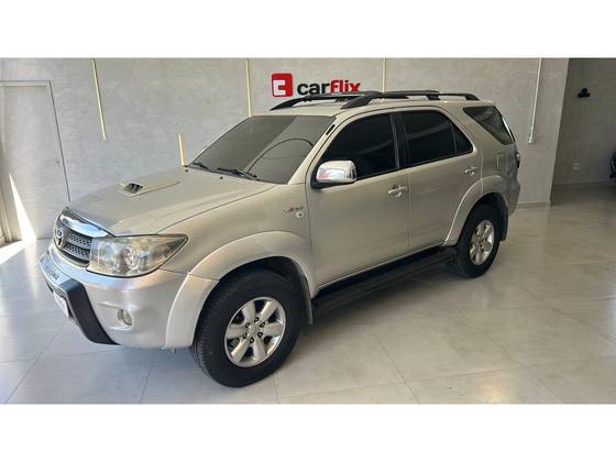 TOYOTA HILUX SW4 3.0 SRV 4X4 7 LUGARES 16V TURBO INTERCOOLER DIESEL 4P AUTOMÁTICO
