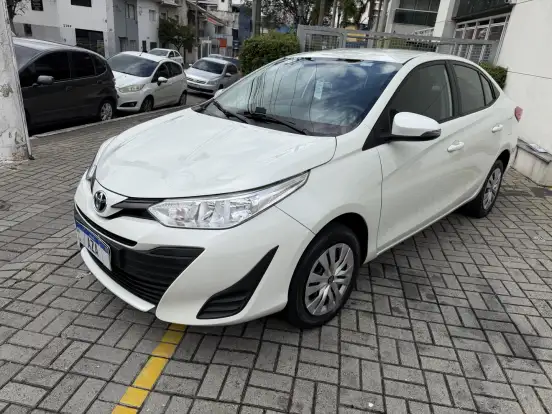 TOYOTA-YARIS-2019
