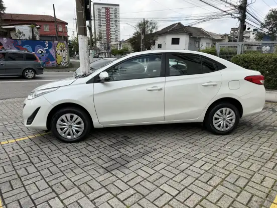 TOYOTA-YARIS-2019