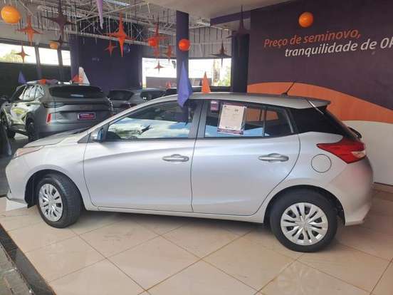 TOYOTA-YARIS-2024