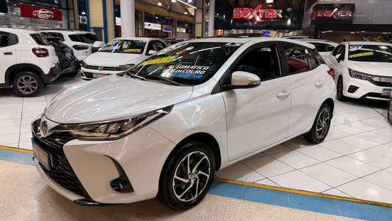 TOYOTA-YARIS-2023