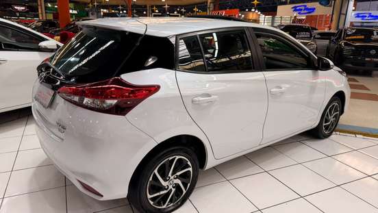 TOYOTA-YARIS-2023