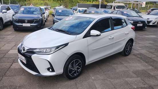 TOYOTA-YARIS-2023
