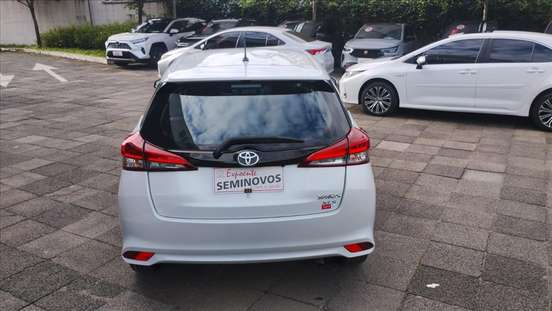 TOYOTA-YARIS-2023