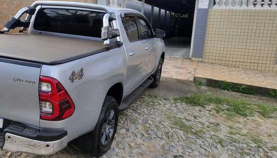 TOYOTA-HILUX-2.8 D-4D TURBO DIESEL CD SR 4X4 AUTOMÁTICO TOYOTA-HILUX-2025