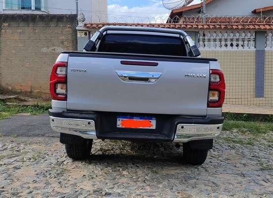 TOYOTA-HILUX-2.8 D-4D TURBO DIESEL CD SR 4X4 AUTOMÁTICO TOYOTA-HILUX-2025