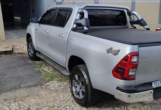 TOYOTA-HILUX-2025