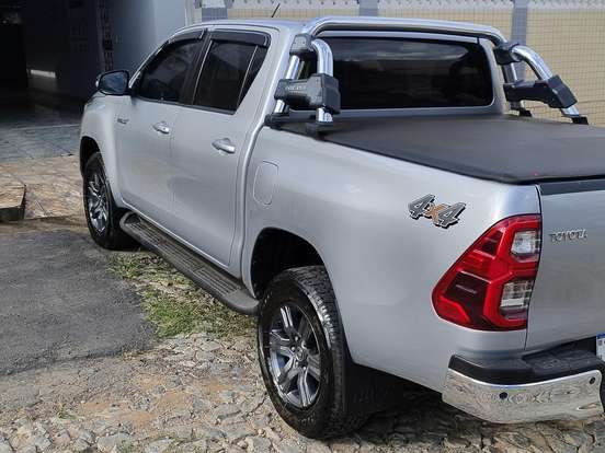 TOYOTA-HILUX-2.8 D-4D TURBO DIESEL CD SR 4X4 AUTOMÁTICO TOYOTA-HILUX-2025