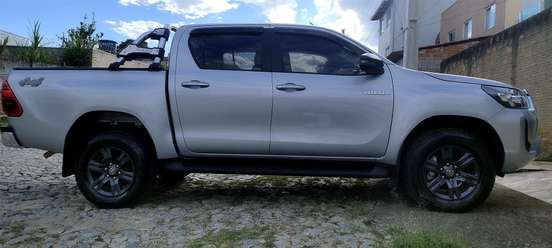TOYOTA-HILUX-2.8 D-4D TURBO DIESEL CD SR 4X4 AUTOMÁTICO TOYOTA-HILUX-2025