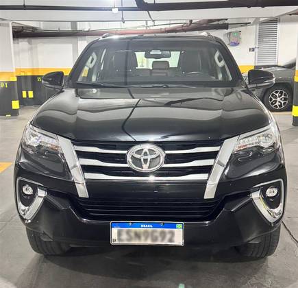 TOYOTA HILUX SW4 2.8 SRX 4X4 7 LUGARES 16V TURBO INTERCOOLER DIESEL 4P AUTOMÁTICO