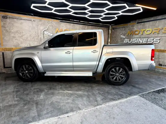 VOLKSWAGEN-AMAROK-2012