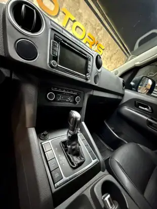 VOLKSWAGEN-AMAROK-2012