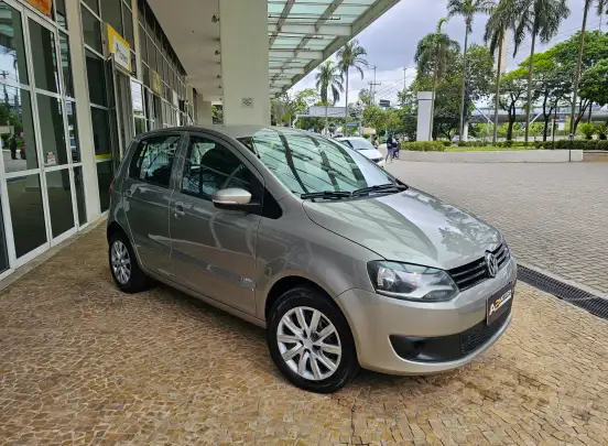 VOLKSWAGEN-FOX-1.0 MI 8V FLEX 4P MANUAL VOLKSWAGEN-FOX-2014