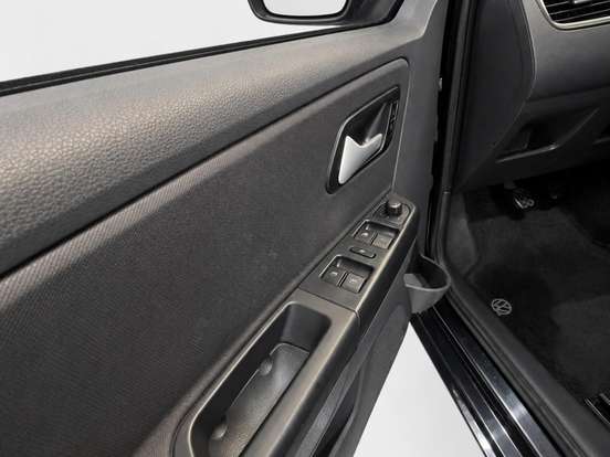 VOLKSWAGEN-FOX-1.0 MI 8V FLEX 4P MANUAL VOLKSWAGEN-FOX-2012