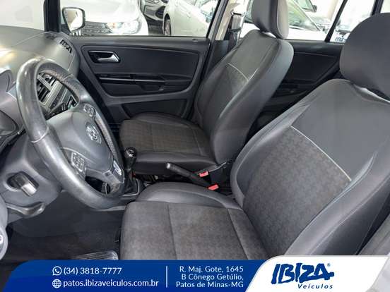 VOLKSWAGEN-FOX-2014