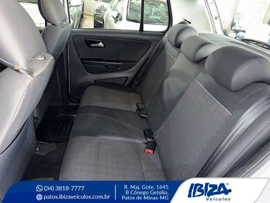 VOLKSWAGEN-FOX-2014