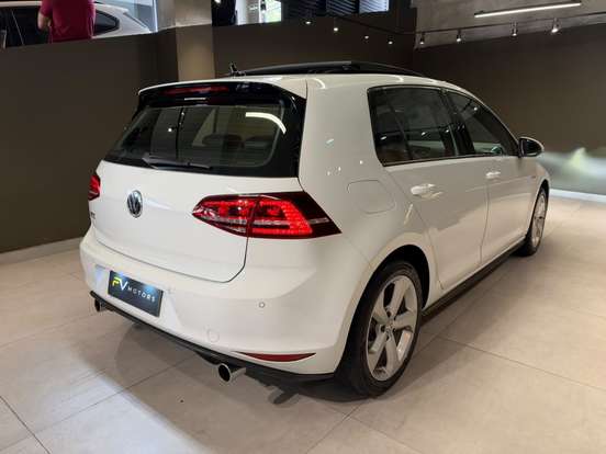 VOLKSWAGEN-GOLF-2014