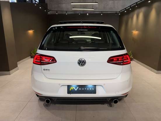 VOLKSWAGEN-GOLF-2014
