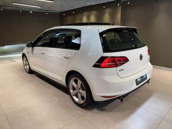 VOLKSWAGEN-GOLF-2014