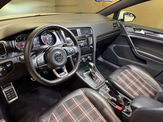 VOLKSWAGEN-GOLF-2014