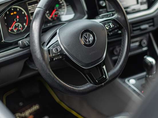 VOLKSWAGEN-POLO-1.0 200 TSI HIGHLINE AUTOMÁTICO VOLKSWAGEN-POLO-2017